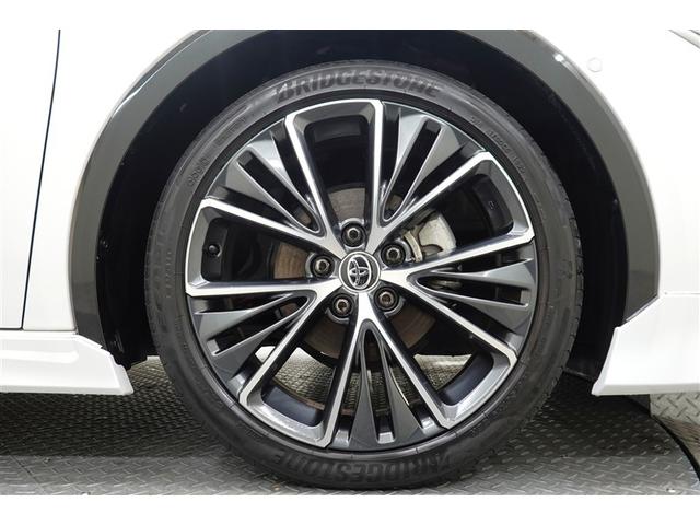 スポーティな印象を与える純正ホイールです。どこまでも走っていきたくなるようなデザインですね♪