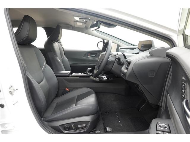 高いホールド性で運転姿勢が安定します。長距離ドライブでも疲れにくいのが魅力です。快適なドライビングライフをお送りください♪