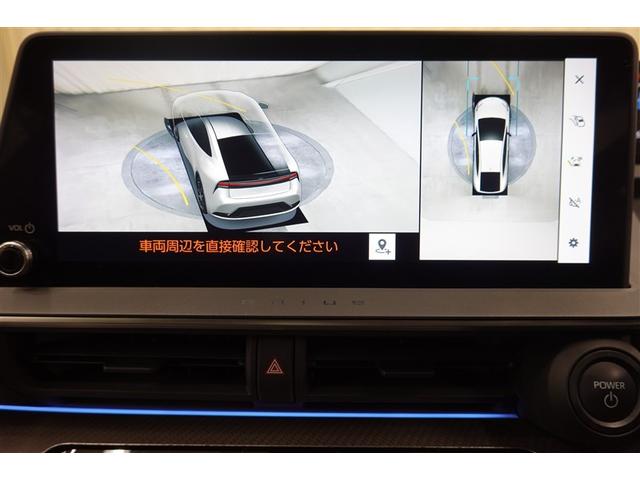 パノラミックビューモニター付きです。車両を上から見たような映像をディスプレイオーディオ画面に表示。運転席からの目視だけでは見にくい、車両周辺の状況をリアルタイムでしっかり確認できます。