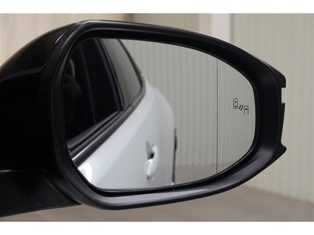 隣車線を走る車両をレーダーで検知し、ドアミラーでは確認しにくい後側方エリアに存在する車両に加え、急接近してくる車両も検知します。車両を検知するとドアミラーに搭載されたＬＥＤインジケーターが点灯します。