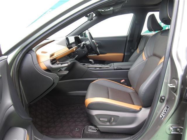 クラウンクロスオーバー ＲＳアドバンスド　革シート　サンルーフ　４ＷＤ　フルセグ　メモリーナビ　ミュージックプレイヤー接続可　バックカメラ　衝突被害軽減システム　ＥＴＣ　ＬＥＤヘッドランプ　フルエアロ（12枚目）