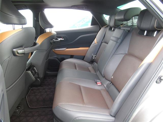 クラウンクロスオーバー ＲＳアドバンスド　革シート　サンルーフ　４ＷＤ　フルセグ　メモリーナビ　ミュージックプレイヤー接続可　バックカメラ　衝突被害軽減システム　ＥＴＣ　ＬＥＤヘッドランプ　フルエアロ（13枚目）