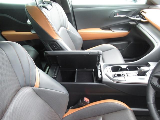 クラウンクロスオーバー ＲＳアドバンスド　革シート　サンルーフ　４ＷＤ　フルセグ　メモリーナビ　ミュージックプレイヤー接続可　バックカメラ　衝突被害軽減システム　ＥＴＣ　ＬＥＤヘッドランプ　フルエアロ（21枚目）