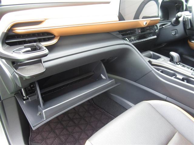 クラウンクロスオーバー ＲＳアドバンスド　革シート　サンルーフ　４ＷＤ　フルセグ　メモリーナビ　ミュージックプレイヤー接続可　バックカメラ　衝突被害軽減システム　ＥＴＣ　ＬＥＤヘッドランプ　フルエアロ（26枚目）