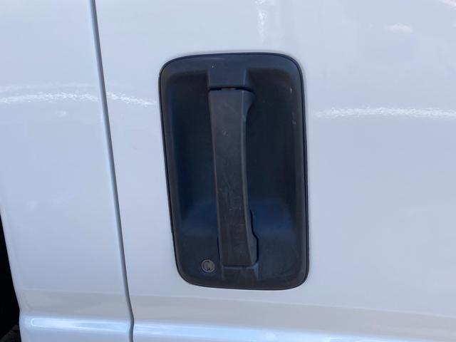 エルフトラック 2t ロング 低床 荷台鉄板張り 5速マニュアル セイコーラック ロープ穴4対 坂道発進補助 ETC(5枚目)