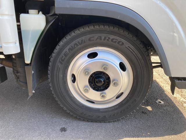 エルフトラック 2t ロング 低床 荷台鉄板張り 5速マニュアル セイコーラック ロープ穴4対 坂道発進補助 ETC(16枚目)