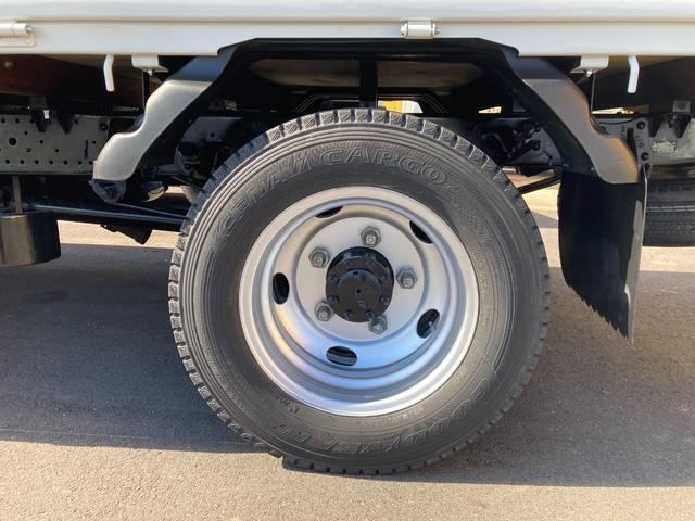 エルフトラック 2t ロング 低床 荷台鉄板張り 5速マニュアル セイコーラック ロープ穴4対 坂道発進補助 ETC(18枚目)