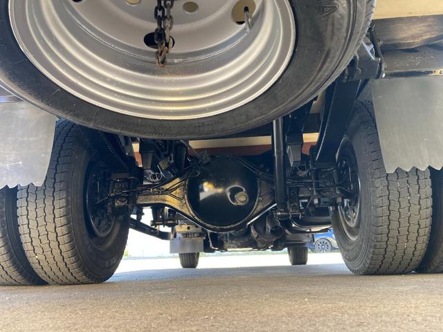 エルフトラック 2t ロング 低床 荷台鉄板張り 5速マニュアル セイコーラック ロープ穴4対 坂道発進補助 ETC(25枚目)