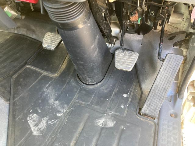 エルフトラック 2t ロング 低床 荷台鉄板張り 5速マニュアル セイコーラック ロープ穴4対 坂道発進補助 ETC(32枚目)