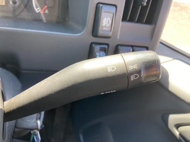 エルフトラック 2t ロング 低床 荷台鉄板張り 5速マニュアル セイコーラック ロープ穴4対 坂道発進補助 ETC(36枚目)