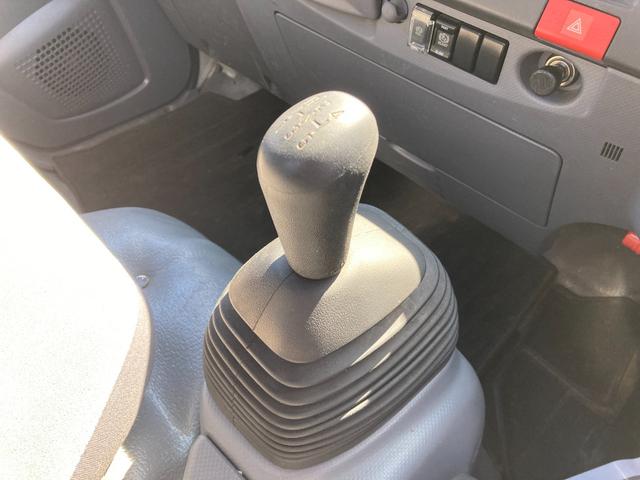 エルフトラック 2t ロング 低床 荷台鉄板張り 5速マニュアル セイコーラック ロープ穴4対 坂道発進補助 ETC(42枚目)