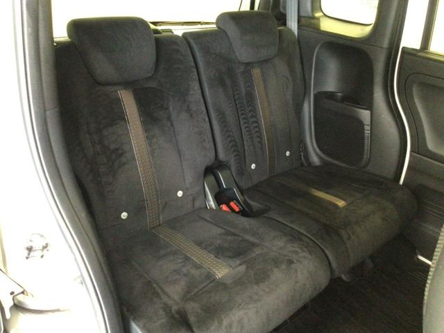 【後席】後席のお足元もとっても広いですよ！♪後席シートも乗り心地ＯＫ！ゆったり乗れます♪