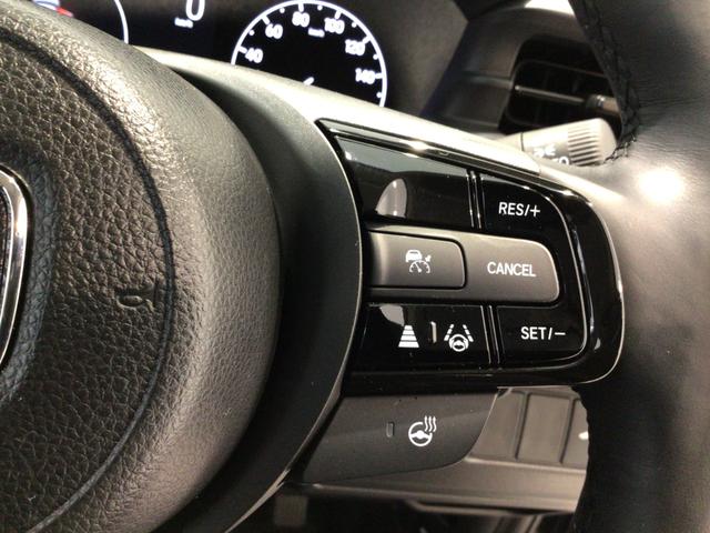 【アダプティブ・クルーズ・コントロール】予め設定した車速内でクルマが自動的に加減速。前走車との適切な車間距離を維持しながら追従走行し、高速道路でのドライバーの疲労を軽減してくれる嬉しい機能付♪