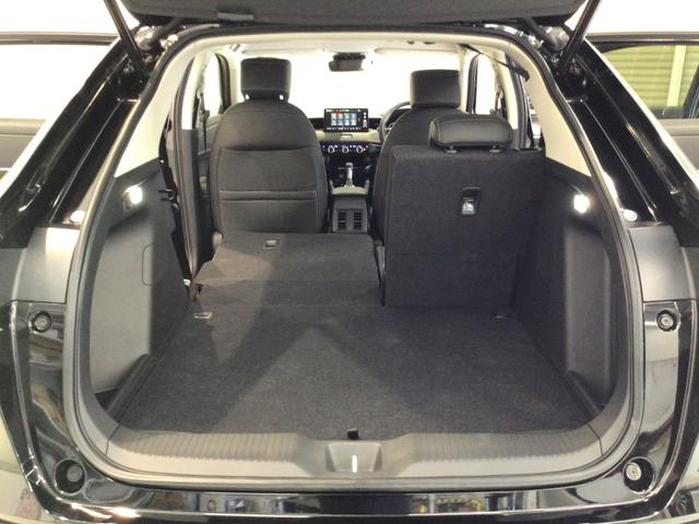様々なパターンにアレンジができるラゲッジスペース♪お荷物の大きさや量・状況に合わせてアレンジできますので、とっても使い勝手良好ですよ♪タップリ積んで、楽しいお出かけを♪
