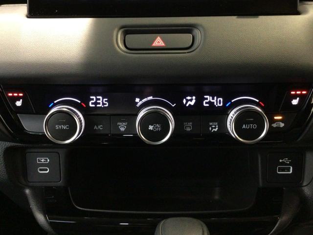 オートエアコンは左右席で独立温度コントロールが可能です。運転席はキンキンに冷やして助手席はマイルドにと言った設定が可能です☆暑さ寒さでケンカすることもなくなりますね♪