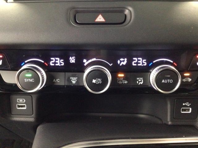 ヴェゼル ｅ：ＨＥＶＺ　ＬＥＤ・フルセグ・メモリナビ・ＤＶＤ・ＣＤ・バックカメラ・純正ＡＷ・ＥＴＣ（18枚目）