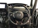 運転にかかわる様々な操作を安全に行えるように視点移動が少なく操作性に配慮されたスイッチ類が凝縮されたコクピットです。