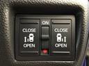 【両側パワースライドドア】両側がパワースライドドアになっており、運転席のスイッチやスマートキーでも開閉が可能です!開口部も広いので乗り降りも楽々♪