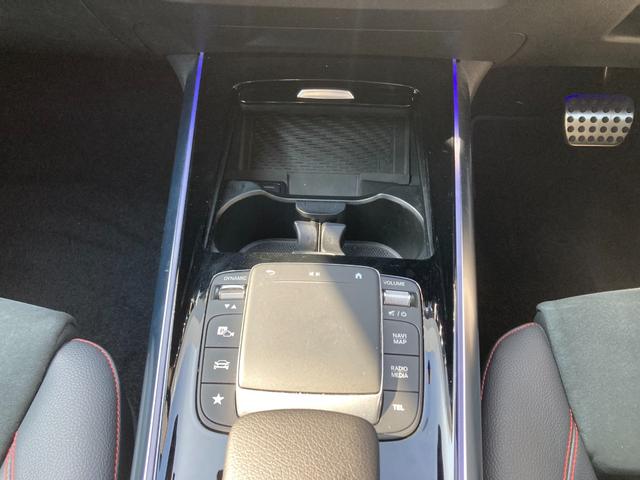 GLA200d 4マチック パノラマルーフ/純正ドライブレコーダー/アラウンドビューモニター/LEDヘッドライト/カーボンインテリアトリム/ETC2.0/ワイヤレススマホ充電(26枚目)