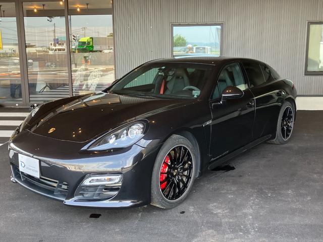 GTS 左ハンドル/スポーツクロノPKG/純正20AW/レーダー探知機/ドラレコ/サンルーフ/Bluetooth/純正電動リアウィング/エアサスペンション/スポーツエグゾースト切替/全席シートヒーター(3枚目)