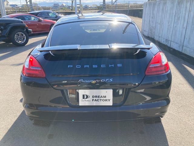 GTS 左ハンドル/スポーツクロノPKG/純正20AW/レーダー探知機/ドラレコ/サンルーフ/Bluetooth/純正電動リアウィング/エアサスペンション/スポーツエグゾースト切替/全席シートヒーター(12枚目)