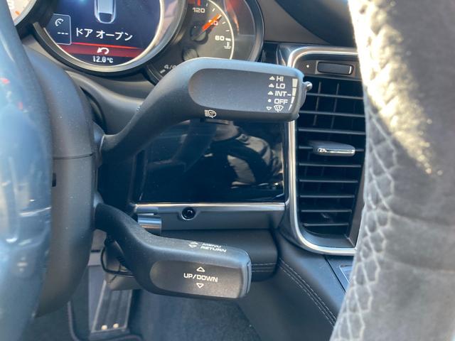GTS 左ハンドル/スポーツクロノPKG/純正20AW/レーダー探知機/ドラレコ/サンルーフ/Bluetooth/純正電動リアウィング/エアサスペンション/スポーツエグゾースト切替/全席シートヒーター(22枚目)