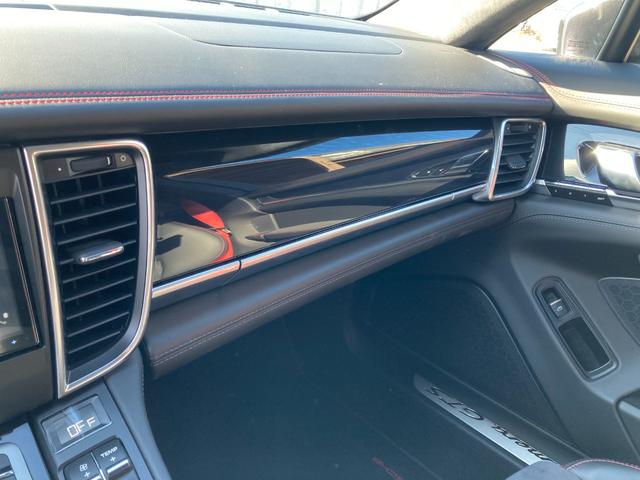 GTS 左ハンドル/スポーツクロノPKG/純正20AW/レーダー探知機/ドラレコ/サンルーフ/Bluetooth/純正電動リアウィング/エアサスペンション/スポーツエグゾースト切替/全席シートヒーター(32枚目)
