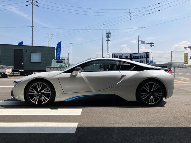 ｉ８ ベースグレード　ディーラー車／左ハンドル／ホワイトレザーシート／ＬＥＤヘッドライト／２０インチアルミ／シートヒーター／障害物センサー／ドライブレコーダー（9枚目）