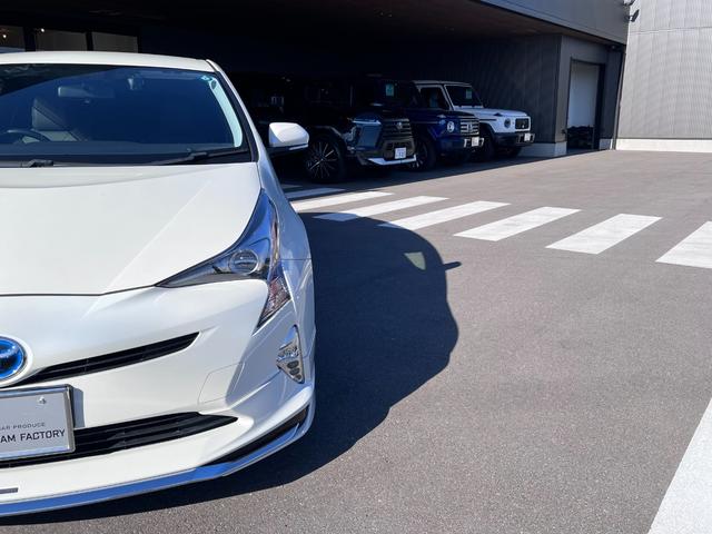 プリウス Ｓツーリングセレクション　ナビ・バックモニター・９インチＴＶキャンセラー・ドラレコ・ＥＴＣ・レーダー・革シート・カメラ・シートヒーター・１７インチ純正アルミホイール・モデリスタエアロ（5枚目）