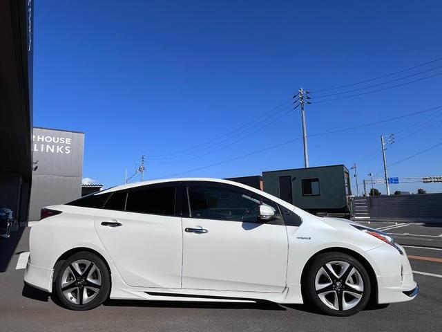 プリウス Ｓツーリングセレクション　ナビ・バックモニター・９インチＴＶキャンセラー・ドラレコ・ＥＴＣ・レーダー・革シート・カメラ・シートヒーター・１７インチ純正アルミホイール・モデリスタエアロ（7枚目）
