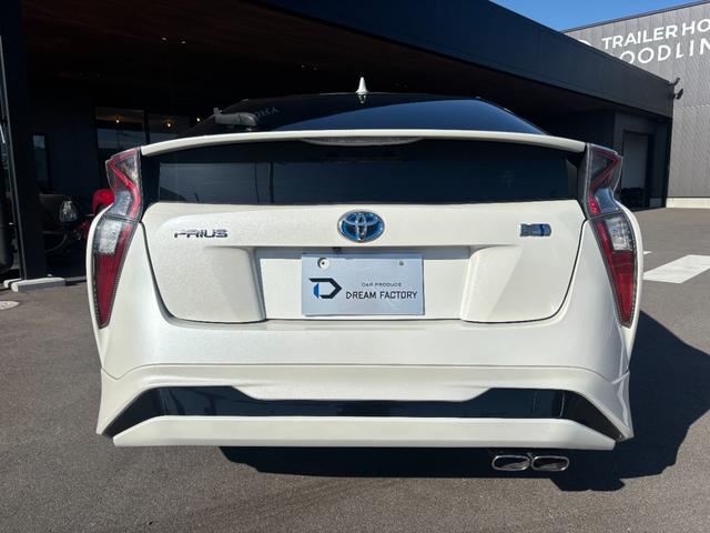 プリウス Ｓツーリングセレクション　ナビ・バックモニター・９インチＴＶキャンセラー・ドラレコ・ＥＴＣ・レーダー・革シート・カメラ・シートヒーター・１７インチ純正アルミホイール・モデリスタエアロ（9枚目）