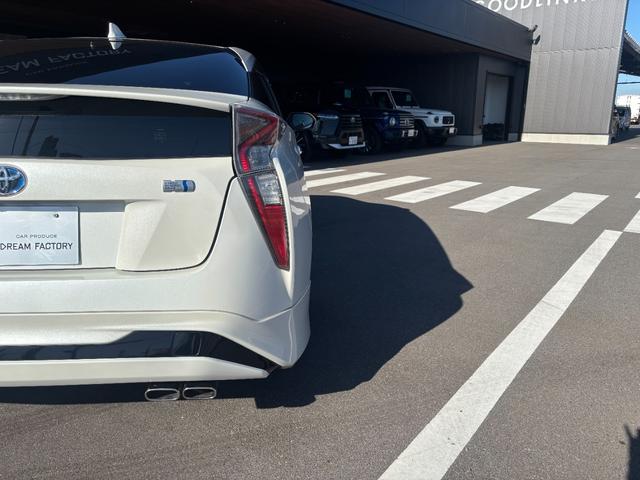 プリウス Ｓツーリングセレクション　ナビ・バックモニター・９インチＴＶキャンセラー・ドラレコ・ＥＴＣ・レーダー・革シート・カメラ・シートヒーター・１７インチ純正アルミホイール・モデリスタエアロ（11枚目）