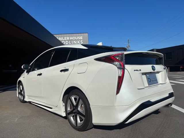 プリウス Ｓツーリングセレクション　ナビ・バックモニター・９インチＴＶキャンセラー・ドラレコ・ＥＴＣ・レーダー・革シート・カメラ・シートヒーター・１７インチ純正アルミホイール・モデリスタエアロ（12枚目）