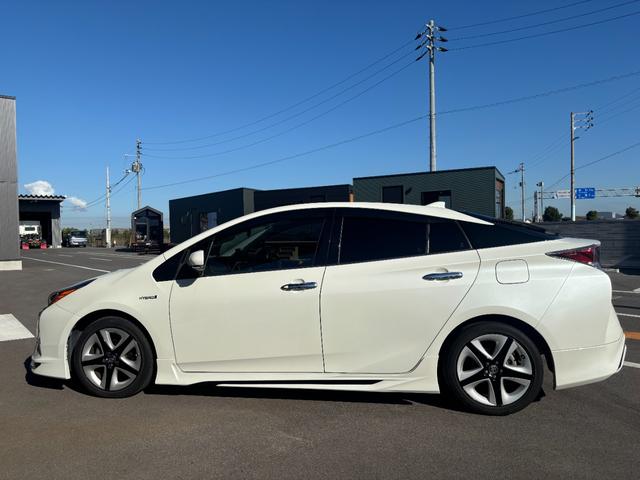 プリウス Ｓツーリングセレクション　ナビ・バックモニター・９インチＴＶキャンセラー・ドラレコ・ＥＴＣ・レーダー・革シート・カメラ・シートヒーター・１７インチ純正アルミホイール・モデリスタエアロ（13枚目）