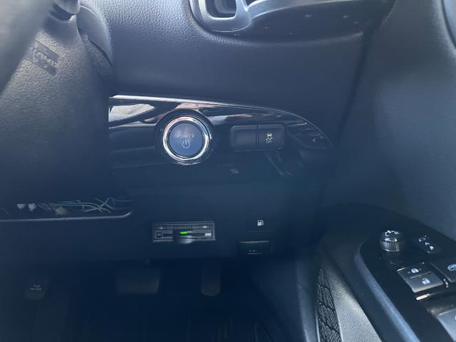 プリウス Ｓツーリングセレクション　ナビ・バックモニター・９インチＴＶキャンセラー・ドラレコ・ＥＴＣ・レーダー・革シート・カメラ・シートヒーター・１７インチ純正アルミホイール・モデリスタエアロ（23枚目）