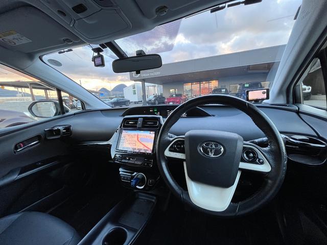 プリウス Ｓツーリングセレクション　ナビ・バックモニター・９インチＴＶキャンセラー・ドラレコ・ＥＴＣ・レーダー・革シート・カメラ・シートヒーター・１７インチ純正アルミホイール・モデリスタエアロ（36枚目）