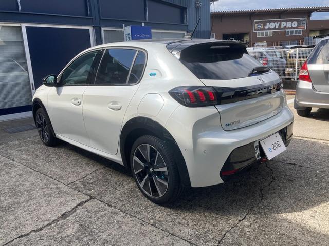 ｅ－２０８ ＧＴ　ＧＴ　正規認定中古車／禁煙車／１オーナー／ＡＡＣ／衝突軽減ブレーキ／ＡｐｐｌｅＣａｒＰｌａｙ／／バックカメラ／ブラインドスポットモニター／ＬＥＤヘッドライト／スマートキー／ＥＴＣ（9枚目）