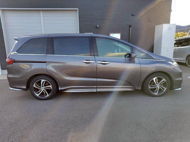 オデッセイ アブソルート　エンジンプッシュスタート／スマートキー／衝突軽減ブレーキ／地デジ／ナビ／バックカメラ／両側パワースライドドア／フリップダウンモニター／タイミングチェーン／ＨＩＤ／ＥＴＣ（4枚目）