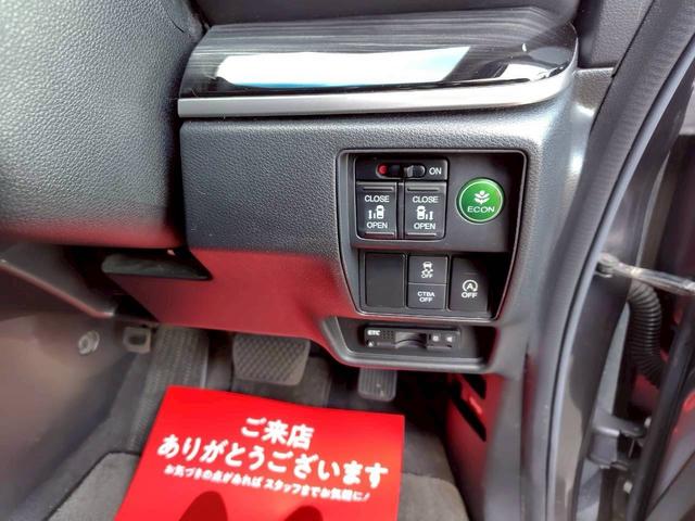 オデッセイ アブソルート　エンジンプッシュスタート／スマートキー／衝突軽減ブレーキ／地デジ／ナビ／バックカメラ／両側パワースライドドア／フリップダウンモニター／タイミングチェーン／ＨＩＤ／ＥＴＣ（10枚目）