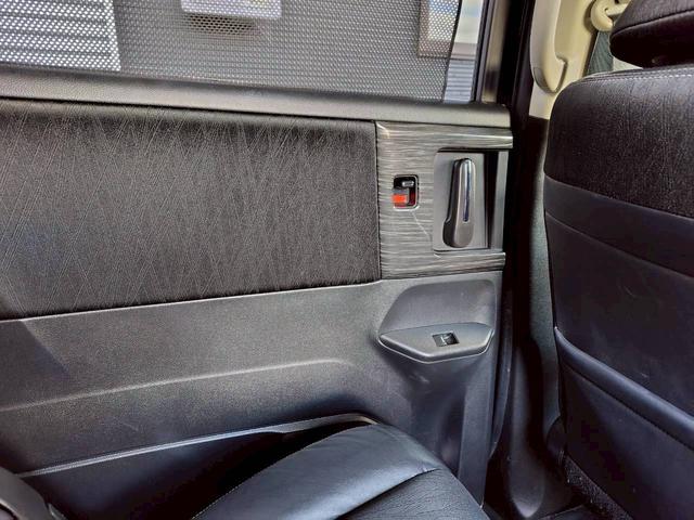 オデッセイ アブソルート　エンジンプッシュスタート／スマートキー／衝突軽減ブレーキ／地デジ／ナビ／バックカメラ／両側パワースライドドア／フリップダウンモニター／タイミングチェーン／ＨＩＤ／ＥＴＣ（30枚目）