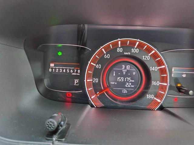 オデッセイ アブソルート　エンジンプッシュスタート／スマートキー／衝突軽減ブレーキ／地デジ／ナビ／バックカメラ／両側パワースライドドア／フリップダウンモニター／タイミングチェーン／ＨＩＤ／ＥＴＣ（31枚目）