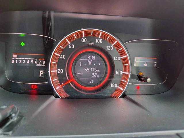 オデッセイ アブソルート　エンジンプッシュスタート／スマートキー／衝突軽減ブレーキ／地デジ／ナビ／バックカメラ／両側パワースライドドア／フリップダウンモニター／タイミングチェーン／ＨＩＤ／ＥＴＣ（32枚目）