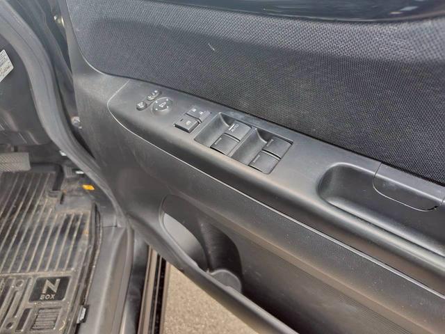 Ｎ－ＢＯＸカスタム Ｇ　ＳＳパッケージ　車検令和８年６月２９日／エンジンプッシュスタート／スマートキー／タイミングチェーン／両側パワースライドドア／地デジ／ナビ／Ｂｌｕｅｔｏｏｔｈ／バックカメラ／ＥＴＣ／ＨＩＤ／純正アルミホイール／ドライブ（10枚目）