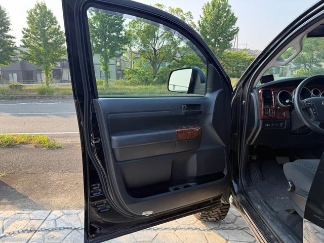 タンドラ クルーマックス　ＴＲＤパッケージ　４ＷＤ　Ｖ８　５７００ｃｃ（25枚目）