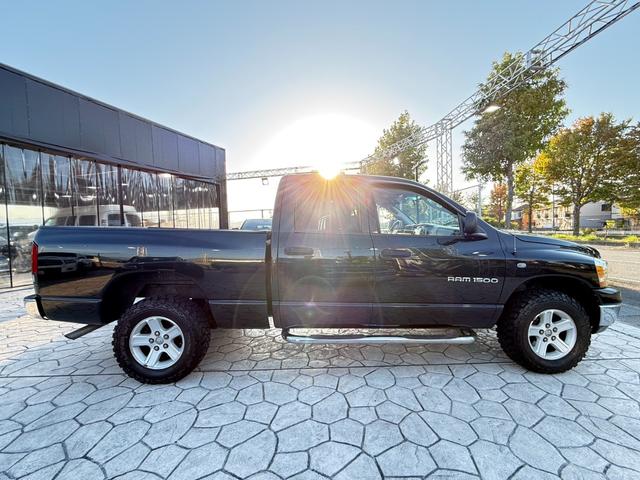 ダッジ・ラム クワッドキャブ　４ＷＤ　貨物ナンバー　自動車税１６０００円　ベッドライナー（3枚目）