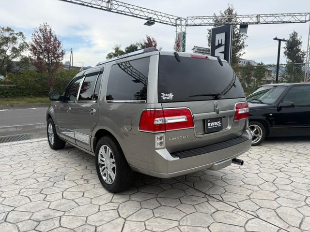 リンカーンナビゲーター アルティメイト 正規ディーラー車 日本仕様 1ナンバー登録 純正電動ステップ 電動リアゲート(3枚目)