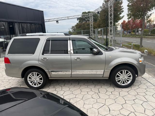 リンカーンナビゲーター アルティメイト 正規ディーラー車 日本仕様 1ナンバー登録 純正電動ステップ 電動リアゲート(6枚目)