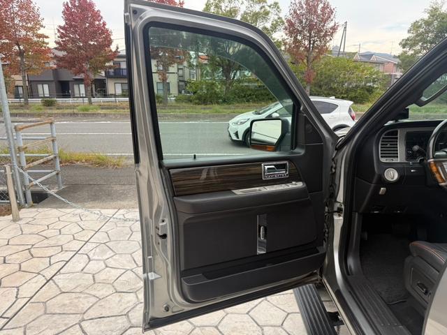 リンカーンナビゲーター アルティメイト 正規ディーラー車 日本仕様 1ナンバー登録 純正電動ステップ 電動リアゲート(20枚目)