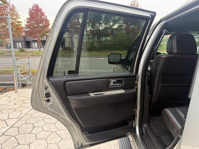 リンカーンナビゲーター アルティメイト 正規ディーラー車 日本仕様 1ナンバー登録 純正電動ステップ 電動リアゲート(28枚目)