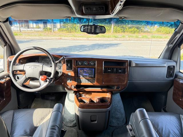 シボレーエクスプレス ベースグレード スタークラフト 4WD 後期ルック ミッション積替済み(11枚目)